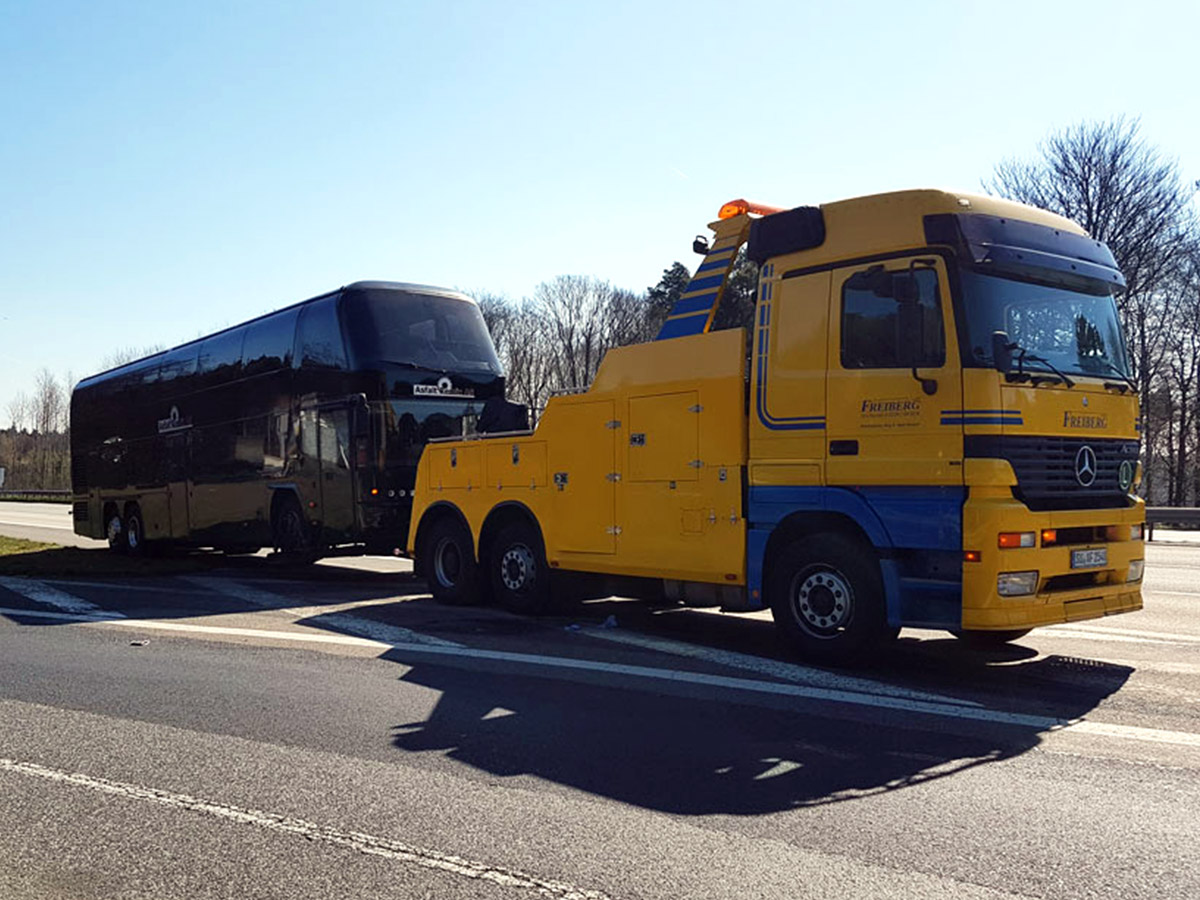 BUS Abschleppen